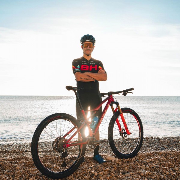 BH COLOMA TEAM 2023 Radtrikot kurzarm-Radsport-Profi-Team BH COLOMA TEAM 2023 Radtrikot kurzarm-Radsport-Profi-Team