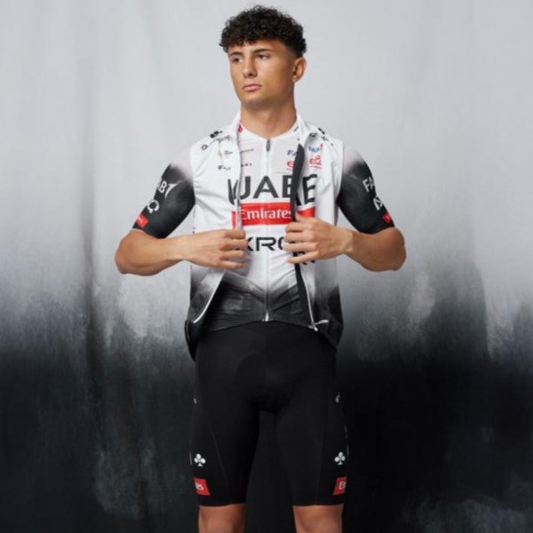 Bekleidung Herren Pissei UAE Team Emirates 2025 weste
